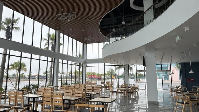 Khu dịch vụ đón khách tại Cửa khẩu quốc tế Móng Cái (Khu vực Bắc Luân II) của Công ty Cổ phần XNK quốc tế Tân Đại Dương được Kl99ok phiên bản mới hiện đại, sẵn sàng đón khách du lịch. Ảnh: Quỳnh Nga