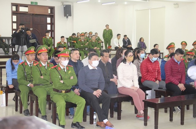 Các bị cáo tại tòa phúc thẩm.