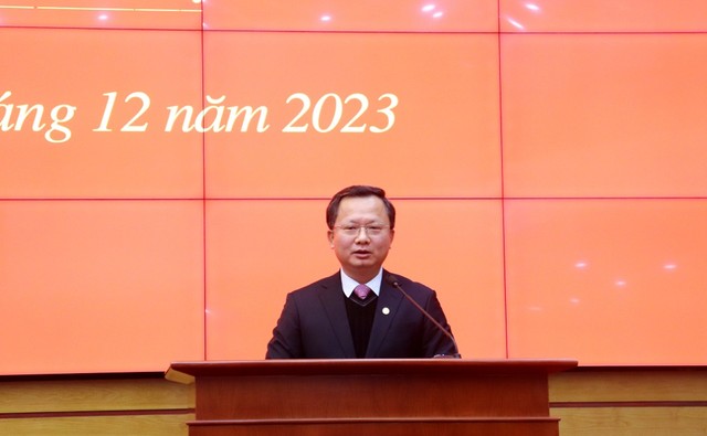 Ông Cao Tường Huy, Phó Bí thư Tỉnh ủy, Chủ tịch UBND tỉnh Quảng Ninh, phát biểu tại hội nghị.