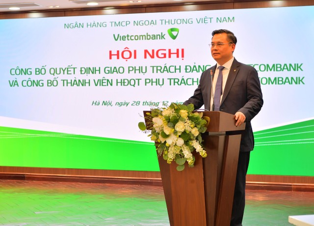 Ông Nguyễn Thanh Tùng - Phó Bí thư Đảng ủy, Thành viên HĐQT kiêm Tổng giám đốc Vietcombank phát biểu nhận nhiệm vụ Ông Nguyễn Thanh Tùng - Phó Bí thư Đảng ủy, Thành viên HĐQT kiêm Tổng giám đốc Vietcombank phát biểu nhận nhiệm vụ