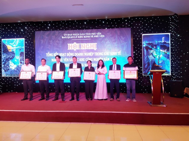 Ban Quản lý Khu Kl992 cổng game cá cược Phú Yên tặng giấy khen cho nhiều tập thể, cá nhân có thành tích xuất sắc trong hoạt động Kl994 nhà cái bóng đá world cup Kl992 VIP Trang Chủ 2026 năm 2023.