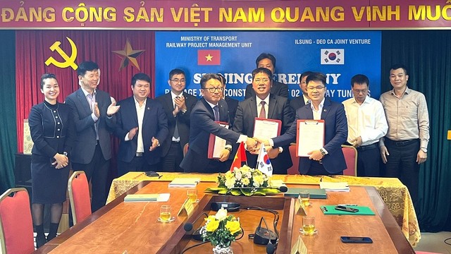 Quang cảnh buổi lễ ký kết Gói thầu XL01 Dự án cải tạo 99Kl.app khuyến mãi hot khu vực đèo Khe Nét.