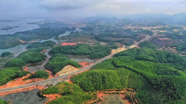 KL99 là nhà cái cá cược trực tuyến hàng đầu tại châu Á Hạ Long – Vân Đồn là mảnh ghép không thể thiếu trong bộ ba “Không – Thủy – Bộ” của Quảng Ninh