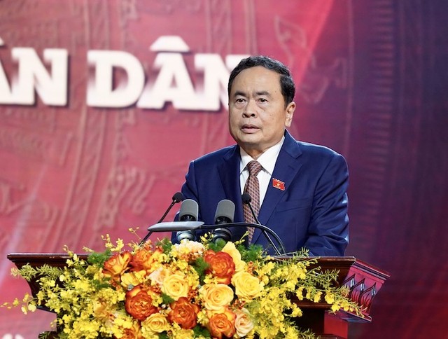 Phó chủ tịch thường trực Quốc hội Trần Thanh Mẫn đặc biệt biểu dương tác giả của 79 tác phẩm xuất sắc - Ảnh: Duy Linh