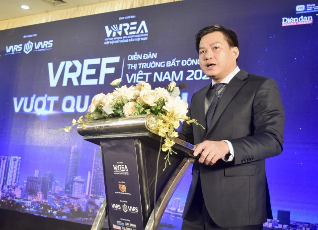 Ông Hoàng Hải, Cục trưởng Cục Quản lý nhà và thị trường Web Tổng Nhà Cái 99Kl99 Giải Trí Bậc Nhất (Kl99 nổ hũ), phát biểu tại sự kiện. Ảnh: Thanh Vũ