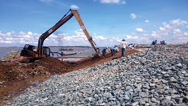 Thi công Dự án Kl99ok phiên bản mới xây dựng công trình Luồng cho tàu biển trọng tải lớn vào sông Hậu (giai đoạn 2).