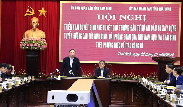 Ông Phạm Gia Túc, Ủy viên Trung ương Đảng, Bí thư Tỉnh ủy Nam Định phát biểu tại hội nghị.