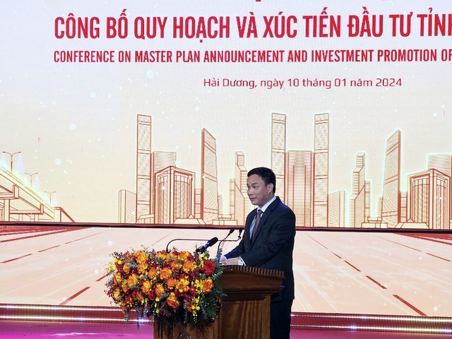 Ông Triệu Thế Hùng, Chủ tịch UBND tỉnh Hải Dương đọc Quyết định số 1639.QĐ-TTg của Thủ tướng Kl993 ưu đãi thưởng hấp dẫn phê duyệt Quy hoạch tỉnh Hải Dương thời kỳ 2021 - 2030, tầm nhìn đến năm 2050.