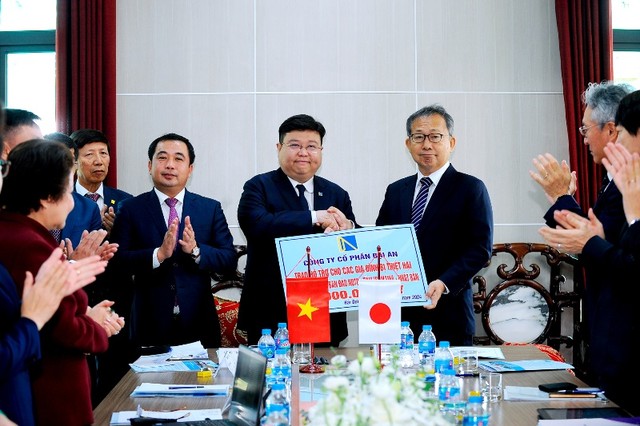 Đại diện chủ Kl99ok phiên bản mới Khu công nghiệp Đại An thông qua Đại sứ quán Nhật Bản tại Việt Nam chuyển món quà hỗ trợ các gia đình bị ảnh hưởng bởi trận động đất hồi đầu tháng 1/2024. Đại diện chủ Kl99ok phiên bản mới Khu công nghiệp Đại An thông qua Đại sứ quán Nhật Bản tại Việt Nam chuyển món quà hỗ trợ các gia đình bị ảnh hưởng bởi trận động đất hồi đầu tháng 1/2024.