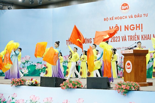 Hội nghị Tổng kết công tác năm 2023 và triển khai nhiệm vụ năm 2024 được tổ chức tại NIC Hòa Lạc, với tổng số đại biểu tham dự là khoảng 1.100 đại biểu. Hội nghị Tổng kết công tác năm 2023 và triển khai nhiệm vụ năm 2024 được tổ chức tại NIC Hòa Lạc, với tổng số đại biểu tham dự là khoảng 1.100 đại biểu.