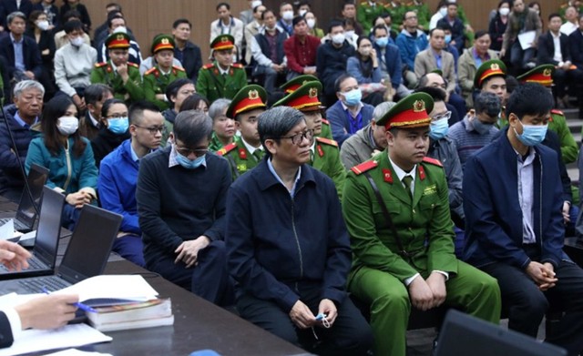 Có 2 cựu bộ trưởng và 36 bị cáo bị đưa ra xét xử do liên quan tới các vi phạm xảy ra tại Công ty Việt Á.