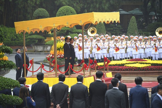 Sáng 12/1, Chủ tịch nước Võ Văn Thưởng chủ trì lễ đón chính thức Tổng thống Joko Widodo. Tại lễ đón, 21 loạt đại bác đã được khai hỏa, chào đón Tổng thống Indonesia thăm cấp 99Kl99 trực tiếp đá gà Việt Nam.