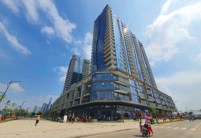 Hầu hết dự án căn hộ tung ra thị trường TP.HCM thời điểm này đều thuộc phân khúc cao cấp. Ảnh: Lê Toàn