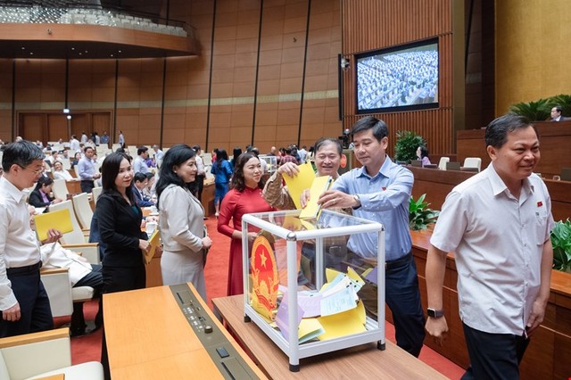 Lấy phiếu tín nhiệm tại Kỳ họp thứ sáu của Quốc hội.