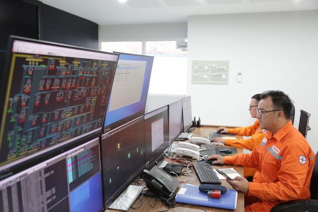 Trực vận hành hệ thống điện tại Trung tâm Điều độ Hệ thống điện quốc gia