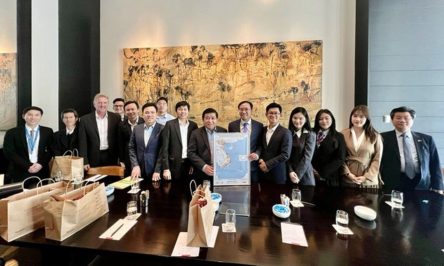 Bộ trưởng Nguyễn Chí Dũng gặp Mạng lưới đổi mới sáng tạo Việt Nam tại Australia. (Ảnh: MPI)