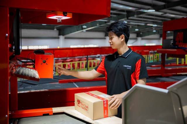 Cam kết “phục vụ khách hàng bằng cả trái tim”