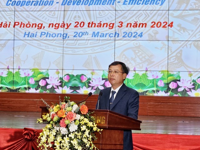 Ông Nguyễn Duy Ngọc, Cục trưởng Cục Hải quan TP. Hải Phòng thông tin tại hội nghị Ông Nguyễn Duy Ngọc, Cục trưởng Cục Hải quan TP. Hải Phòng thông tin tại hội nghị