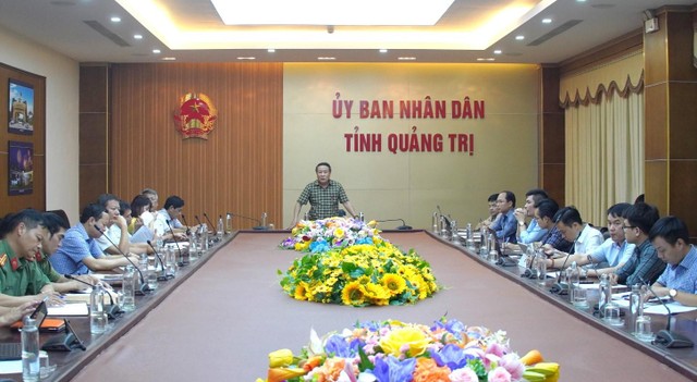 Phó chủ tịch Thường trực UBND tỉnh Quảng Trị Hà Sỹ Đồng chủ trì cuộc họp.