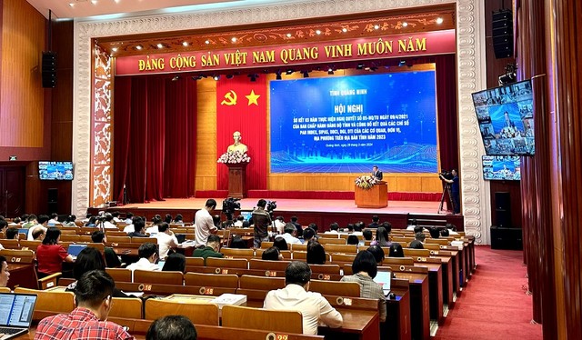 Quảng cảnh hội nghị.