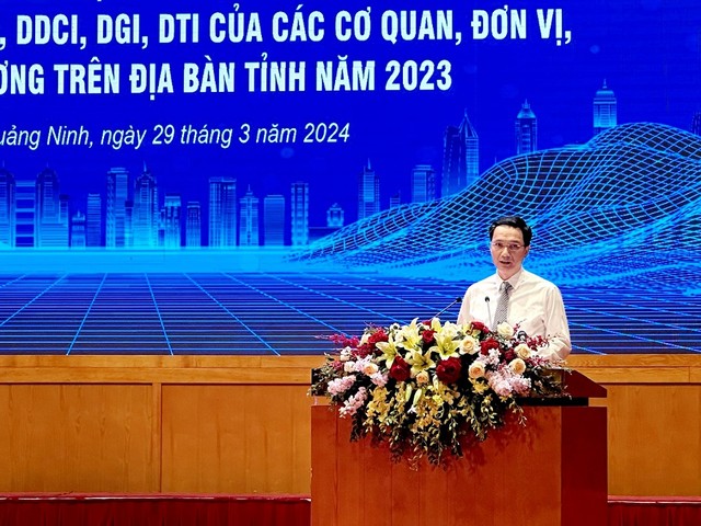 Ông Nguyễn Mạnh Cường, Giám đốc Sở kế hoạch và Kl99ok phiên bản mới tỉnh Quảng Ninh tham gia tham luận tại hội nghị.