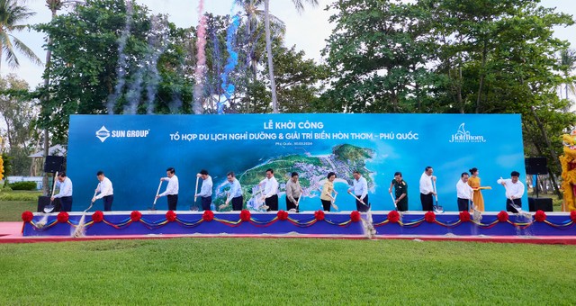Nghi thức khởi công tổ hợp du lịch nghỉ dưỡng và giải trí biển Hòn Thơm Ảnh: Sun Group Nghi thức khởi công tổ hợp du lịch nghỉ dưỡng và giải trí biển Hòn Thơm Ảnh: Sun Group