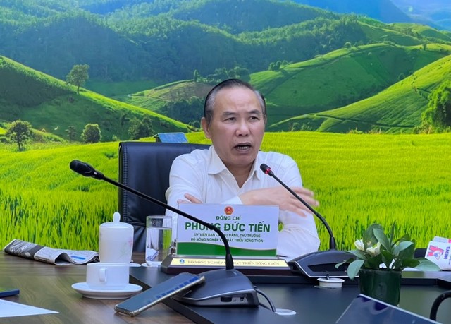 Thứ trưởng Bộ Nông nghiệp và Phát triển nông thôn Phùng Đức Tiến chia sẻ tại họp báo.