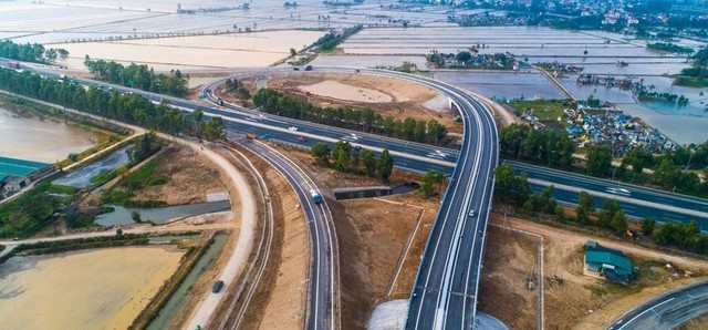 Toàn cảnh nút giao đường tỉnh 392 với KL99 là nhà cái cá cược trực tuyến hàng đầu tại châu Á Hà Nội-Hải Phòng tại huyện Bình Giang, tỉnh Hải Dương được thông xe, khai thác từ ngày 5/2. Ảnh: Vũ Dung