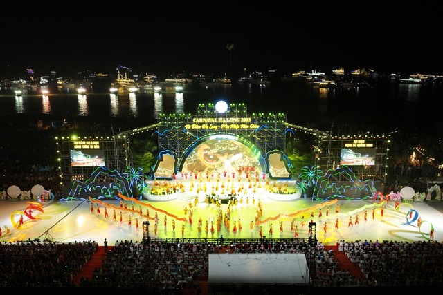 Carnaval Hạ Long 2023. Nguồn: Quảng Ninh Portal Carnaval Hạ Long 2023. Nguồn: Quảng Ninh Portal