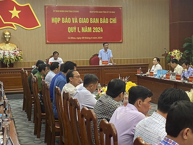 Trưởng Ban Tuyên giáo tỉnh ủy Cà Mau Hồ Trung Việt phát biểu tại buổi Họp báo