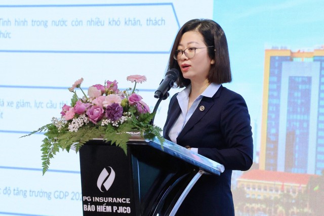 Bà Nguyễn Thị Hương Giang, Tổng giám đốc PJICO trình bày báo cáo tại Hội nghị