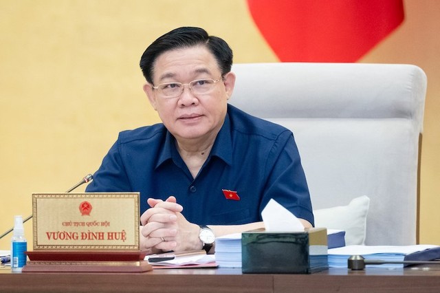 Chủ tịch Quốc hội phát biểu tại phiên họp.