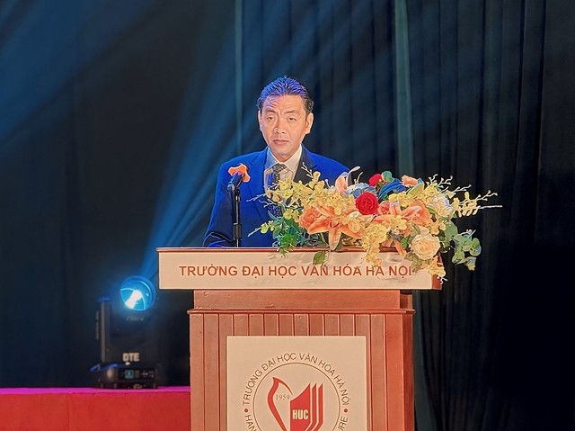 Ông Hoàng Đạo Cương, Thứ trưởng Bộ Văn hoá, Thể thao và Du lịch phát biểu tại ngày hội. (Ảnh: Nguyễn Linh)