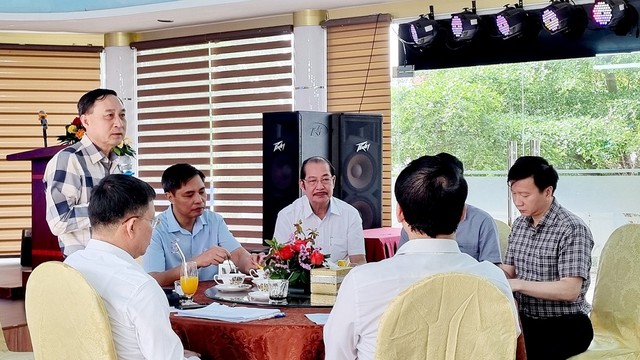 Ông Phạm Văn Thể, Chủ tịch Hội Kl991.com World Cup 2026 Chính Thức tỉnh Quảng Ninh trao đổi tại chương trình. Ảnh: Thanh Tân