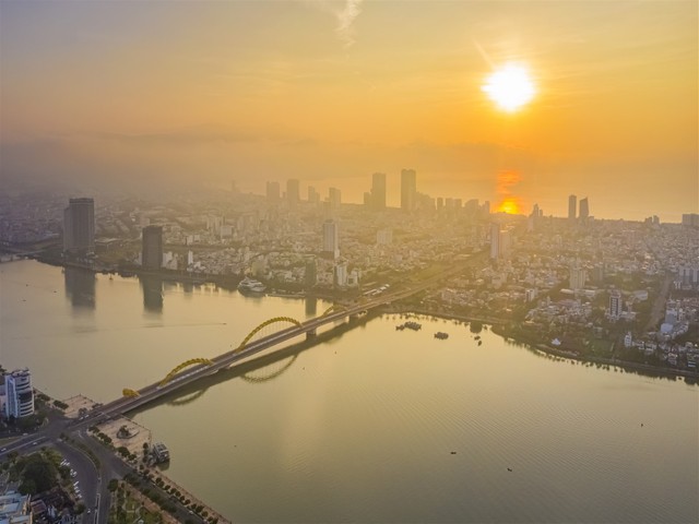 Cầu Rồng là biểu tượng kiến trúc độc đáo của Đà Nẵng