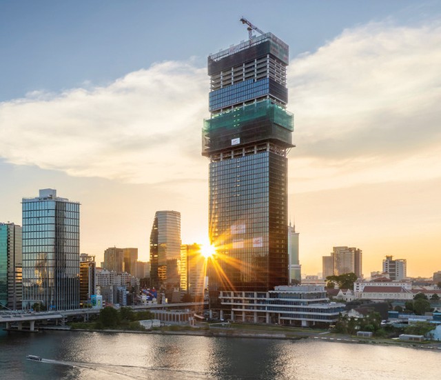 Marina Central Tower thời điểm cất nóc