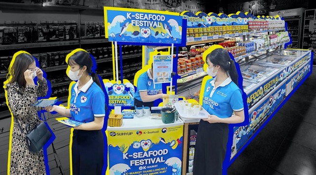 Người tiêu dùng được dùng thử các sản phẩm thủy sản của Hàn Quốc trong thời gian sự kiện diễn ra