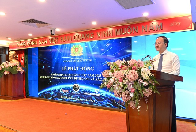 Ông Lê Quang Vinh - Phó tổng giám đốc Vietcombank phát biểu tại buổi lễ