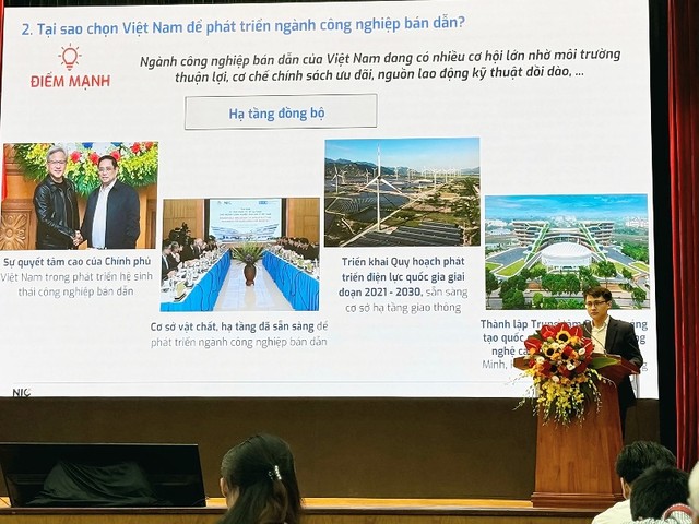 Ông Võ Xuân Hoài, Phó giám đốc Trung tâm Đổi mới sáng tạo Quốc gia Việt Nam (NIC), Bộ Kế hoạch và Kl99ok phiên bản mới chia sẻ tại Hội nghị Kết nối Kl99ok phiên bản mới, phát triển công nghiệp bán dẫn thành phố Hà Nội 2024. Ảnh: Nguyễn Linh