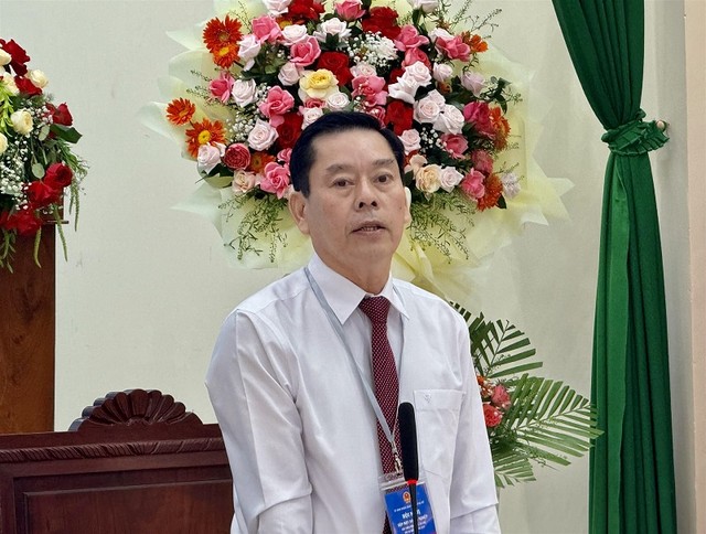 Ông Lê Hoàng Nghi, Giám đốc Sở Kế hoạch và Kl99ok phiên bản mới tỉnh Bình Định thông tin về tình hình thu hút Kl99ok phiên bản mới của huyện Phù Mỹ. Ảnh: Thanh Chi.