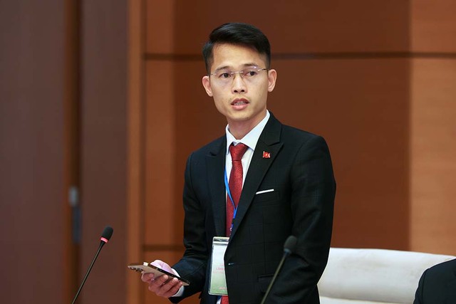 Anh Nguyễn Văn Thiên Vũ, Giám đốc Công ty Cổ phần Thiết bị Bay Agridrone Việt Nam, giới thiệu về các sản phẩm và giải pháp công nghệ của Công ty Anh Nguyễn Văn Thiên Vũ, Giám đốc Công ty Cổ phần Thiết bị Bay Agridrone Việt Nam, giới thiệu về các sản phẩm và giải pháp công nghệ của Công ty