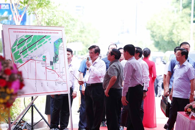 Ông Lương Minh Phúc, Giám đốc Ban Quản lý Kl99ok phiên bản mới xây dựng các công trình KL99 là cổng game giải trí trực tuyến hàng đầu hiện nay TP.HCM giới thiệu bản đồ dự án với Thủ tướng Kl993 ưu đãi thưởng hấp dẫn Phạm Minh Chính.