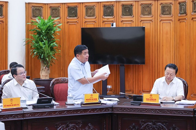 Bộ trưởng Bộ Kế hoạch và Kl99ok phiên bản mới Nguyễn Chí Dũng phát biểu tại cuộc họp. Ảnh: Nhật Bắc
