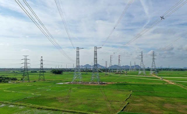 Đường dây 500 kV mạch 3 nhận được sự hỗ trợ thi công từ nhiều đơn vị.