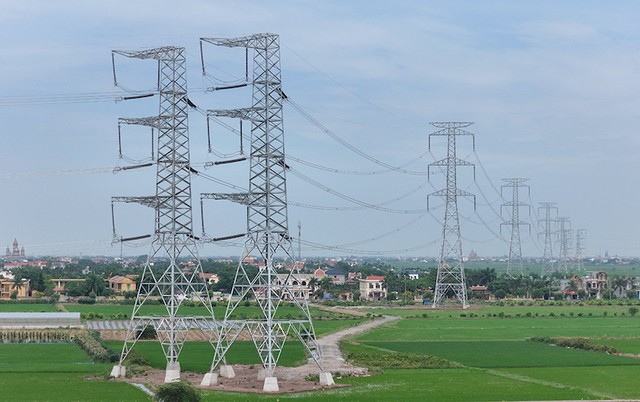 Đường dây 500 kV cung đoạn Nhà máy Nhiệt điện Nam Định 1 - Phố Nối đóng điện thành công.