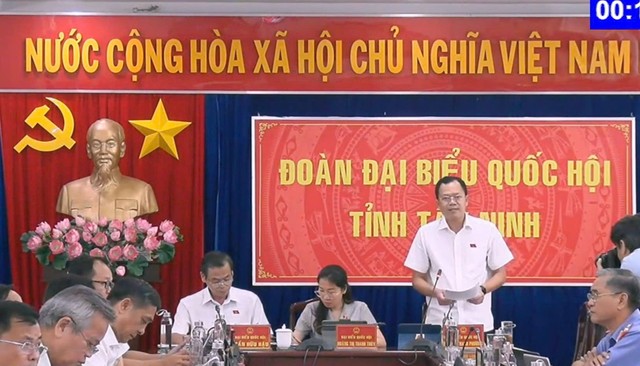 ĐB Huỳnh Thanh Phương chất vấn Bộ trưởng Công thương về điều hành giá điện còn nhiều bất cập gây thua lỗ hơn 47.000 tỷ cho EVN.