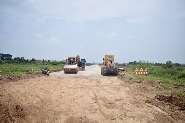 Đoạn đường Vành đai 4 đi qua xã Tiền Yên. Ảnh: Nhật Linh