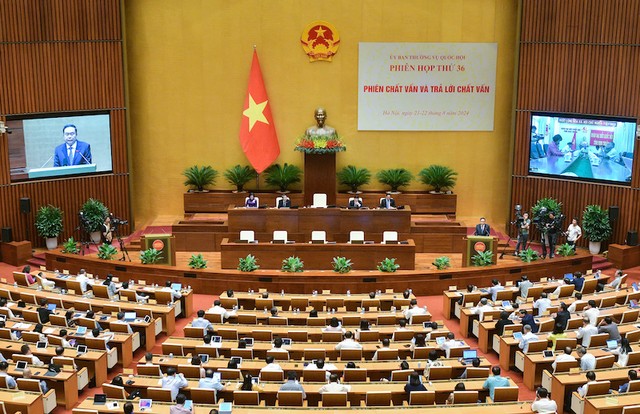 Hoạt động chất vấn tại phiên họp thứ 36 của Ủy ban Thường vụ Quốc hội diễn ra 1,5 ngày.