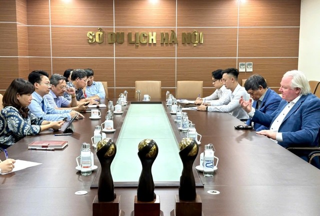 Ông Graham Cooke nhắn nhủ, TP. Hà Nội hãy luôn giữ gìn bản sắc, vệ sinh môi trường, nâng cao nhận thức của người dân trong việc cùng nhau phát triển du lịch bền vững.