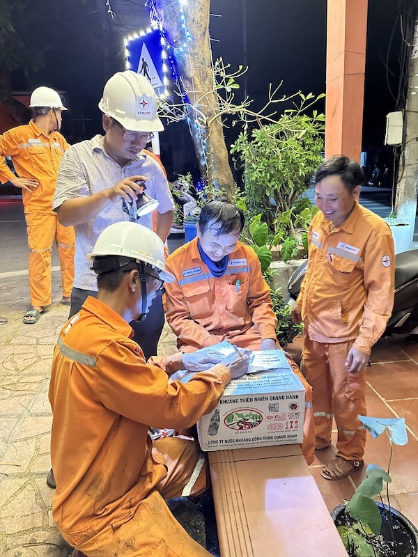 Thi công xong là kiểm tra và nghiệm thu ngay để sớm đóng điện trở lại